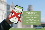 Piazza dei miracoli a pisa, green pass su di un cellulare coperto da una x rossa: non pi&ugrave; obbligatorio il green pass